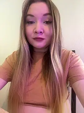 Amalie Smith online show from May 23, 8:24 am