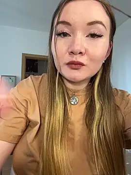 Amalie Smith online show from June 2, 7:19 am