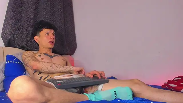 Skinny batman online show from May 19, 11:45 pm