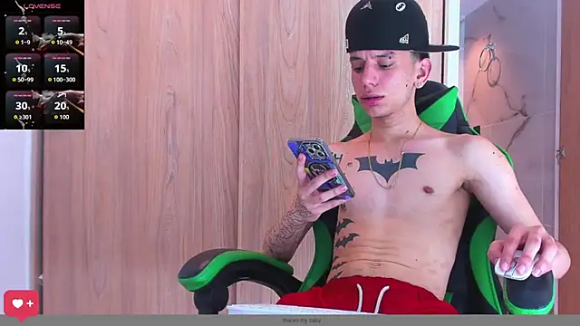 Snapshot of Skinny_batman chatting on September 29, 3:39 pm Skinny batman online show from September 29, 3:39 pm