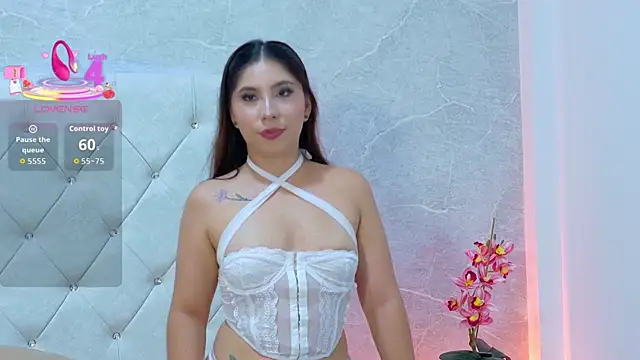 Ashley-Whitee online show from July 21, 8:21 pm