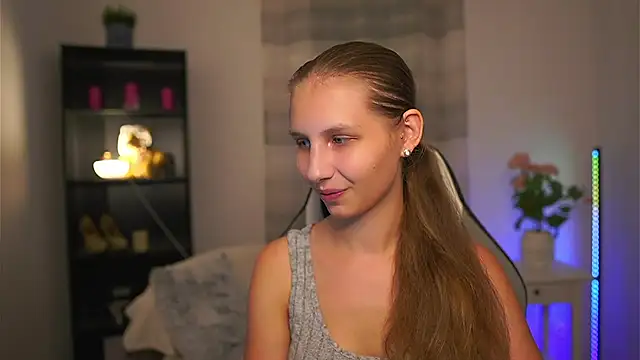 Snapshot of emmie_murray chatting on June 25, 6:46 pm emmie murray online show from June 25, 6:46 pm