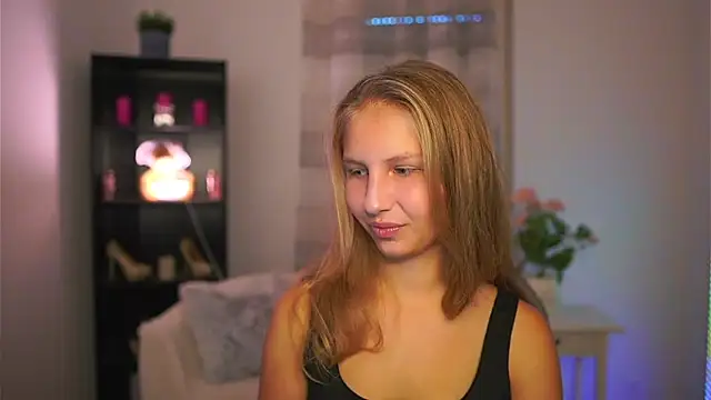 Snapshot of emmie_murray chatting on October 18, 2:08 pm emmie murray online show from October 18, 2:08 pm