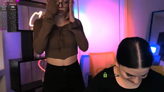 nicole muah online show from December 4, 11:09 am