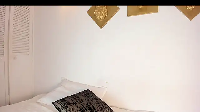 Snapshot of CharlottePetitte chatting on November 25, 9:15 pm CharlottePetitte online show from November 25, 9:15 pm