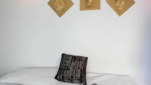 Snapshot of CharlottePetitte chatting on November 28, 8:20 pm CharlottePetitte online show from November 28, 8:20 pm