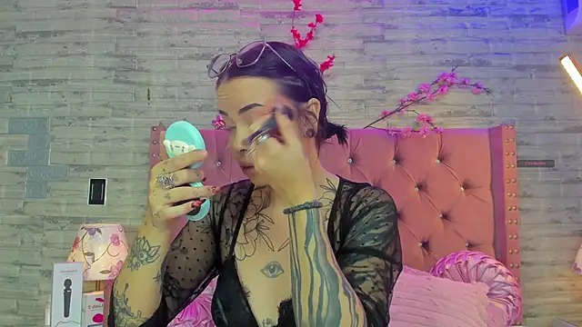 NaiaWhisper online show from November 16, 2:22 pm