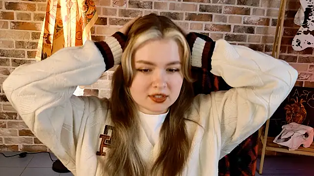 HaleySun online show from September 25, 3:18 pm