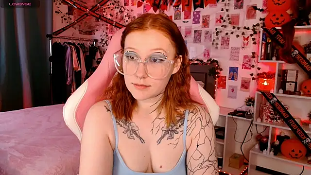 Snapshot of Ayla_Hicks chatting on November 5, 3:31 am Ayla Hicks online show from November 5, 3:31 am