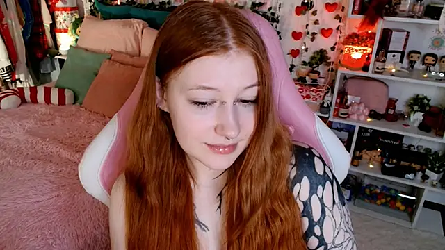 Ayla Hicks online show from April 13, 3:10 am