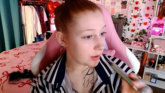 Ayla Hicks online show from March 8, 4:16 am