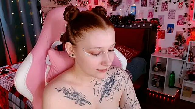 Snapshot of Ayla_Hicks chatting on December 2, 7:26 pm Ayla Hicks online show from December 2, 7:26 pm