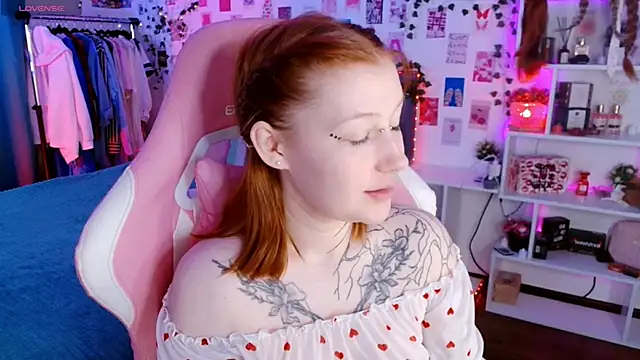 Snapshot of Ayla_Hicks chatting on November 10, 3:33 am Ayla Hicks online show from November 10, 3:33 am