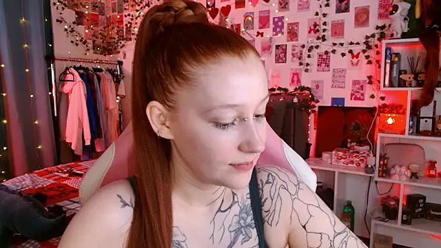 Ayla Hicks online show from December 22, 9:15 pm