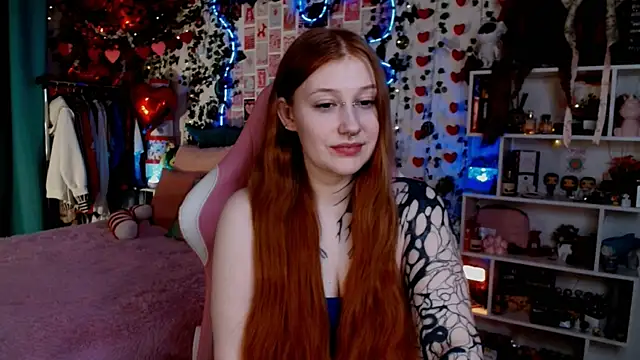 Ayla Hicks online show from April 12, 3:10 am