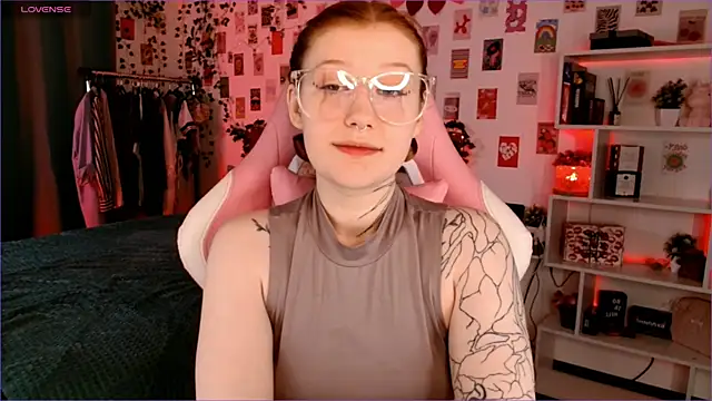 Snapshot of Ayla_Hicks chatting on October 12, 3:08 am Ayla Hicks online show from October 12, 3:08 am