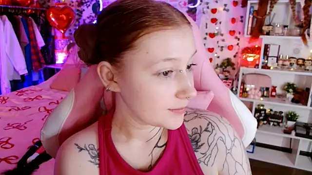 Ayla Hicks online show from March 1, 3:50 am