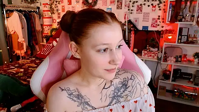 Ayla Hicks online show from January 11, 8:27 pm