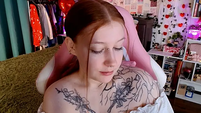 Ayla Hicks online show from March 12, 3:45 am