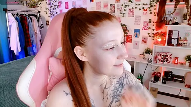 Snapshot of Ayla_Hicks chatting on November 18, 6:55 pm Ayla Hicks online show from November 18, 6:55 pm