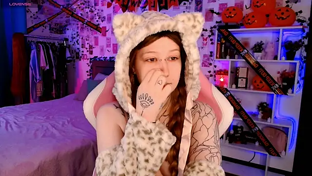 Snapshot of Ayla_Hicks chatting on October 25, 4:22 am Ayla Hicks online show from October 25, 4:22 am