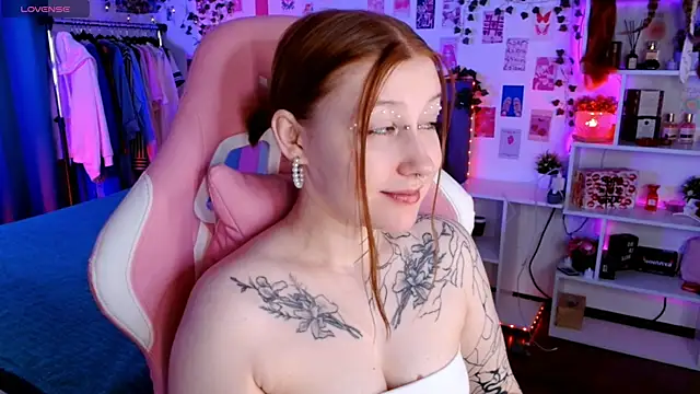 Snapshot of Ayla_Hicks chatting on November 11, 3:23 am Ayla Hicks online show from November 11, 3:23 am