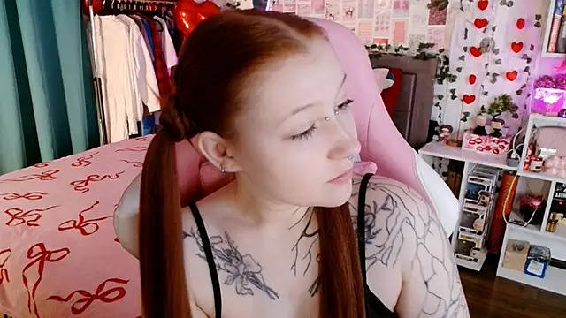 Ayla Hicks online show from March 9, 4:05 am