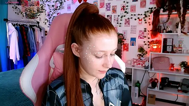 Snapshot of Ayla_Hicks chatting on November 21, 8:08 pm Ayla Hicks online show from November 21, 8:08 pm