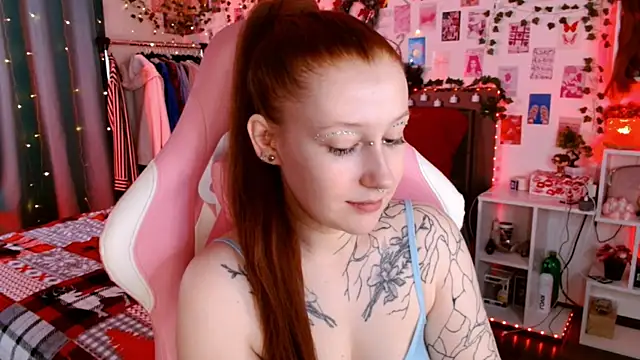 Snapshot of Ayla_Hicks chatting on November 28, 8:53 pm Ayla Hicks online show from November 28, 8:53 pm