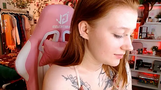 Ayla Hicks online show from January 8, 7:31 pm