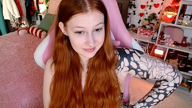 Ayla Hicks online show from April 14, 3:11 am