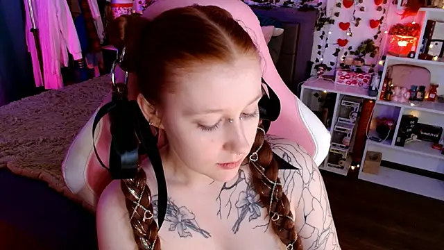 Ayla Hicks online show from February 3, 6:33 am