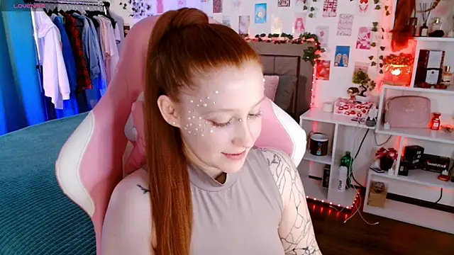 Snapshot of Ayla_Hicks chatting on November 24, 7:14 pm Ayla Hicks online show from November 24, 7:14 pm