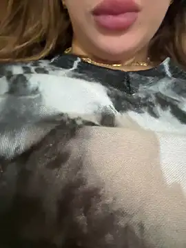 Snapshot of Laila-sexi chatting on November 3, 1:04 pm Laila-sexi online show from November 3, 1:04 pm