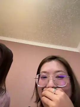 redrose520 online show from April 15, 12:21 pm