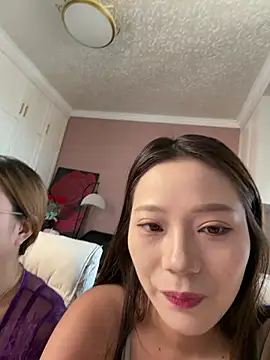Snapshot of redrose520 chatting on July 22, 5:42 am redrose520 online show from July 22, 5:42 am