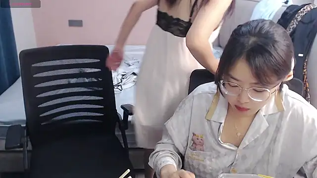 redrose520 online show from October 10, 12:06 pm