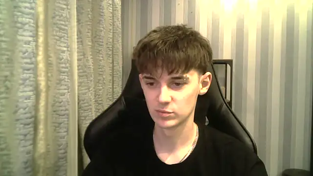 Snapshot of Hoot_Dude_ chatting on December 16, 5:39 pm Hoot Dude online show from December 16, 5:39 pm