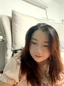 Snapshot of Momo-9988 chatting on October 18, 11:45 am Momo-9988 online show from October 18, 11:45 am