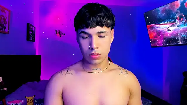 Snapshot of Adams_Collins chatting on December 3, 12:59 pm Adams Collins online show from December 3, 12:59 pm