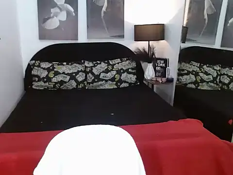 Snapshot of julietdelaveigne chatting on October 16, 4:59 pm julietdelaveigne online show from October 16, 4:59 pm