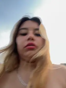 Snapshot of Violettt_hot chatting on November 4, 10:35 pm Violettt hot online show from November 4, 10:35 pm