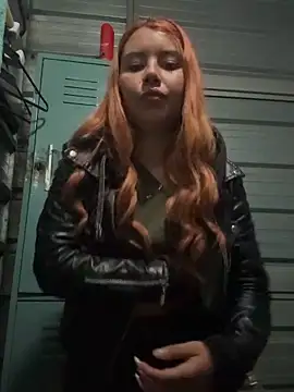 Snapshot of Violettt_hot chatting on December 16, 1:26 pm Violettt hot online show from December 16, 1:26 pm