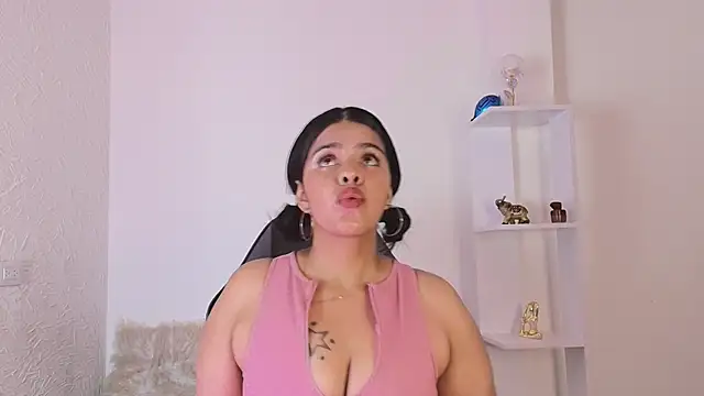Snapshot of Evelyn_brown8 chatting on October 3, 2:07 pm Evelyn brown8 online show from October 3, 2:07 pm