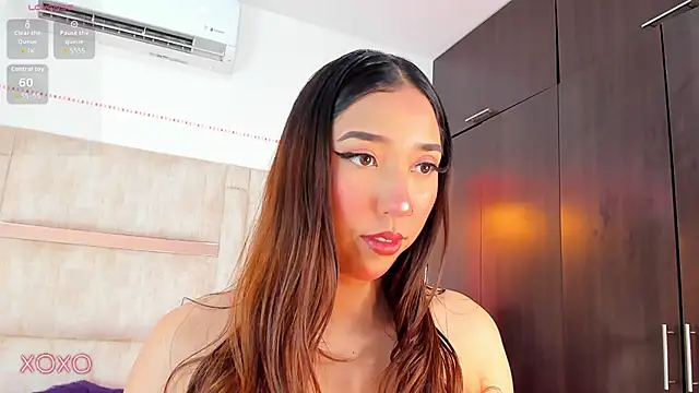 emily  walker online show from November 12, 12:42 pm