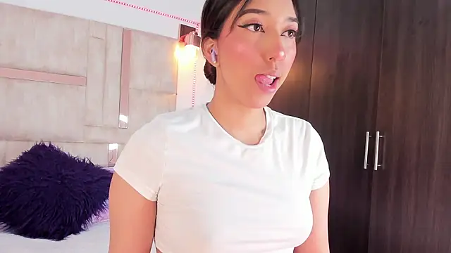 emily  walker online show from November 20, 12:39 pm