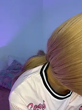 emily  walker online show from April 10, 4:19 am