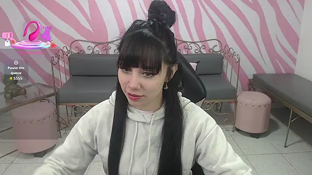 saabrina  online show from December 5, 1:21 pm