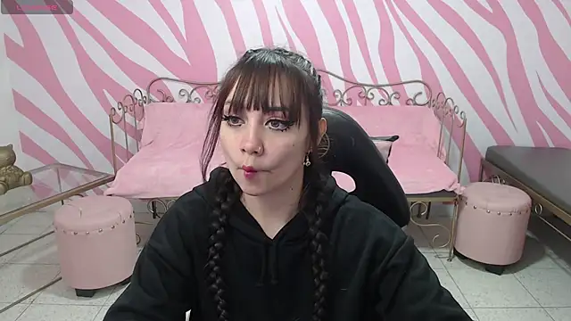 Snapshot of saabrina_ chatting on October 16, 1:08 pm saabrina online show from October 16, 1:08 pm