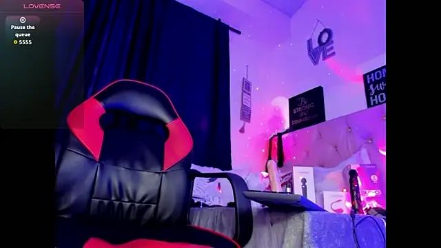 Nicolle Ferran online show from February 16, 7:01 pm